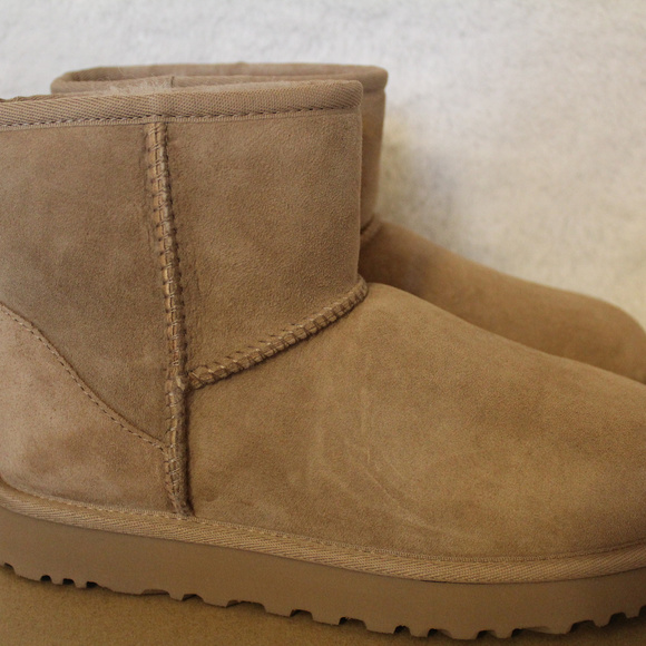 UGG SUEDE CLASSIC MINI BOOTS - Picture 4 of 7